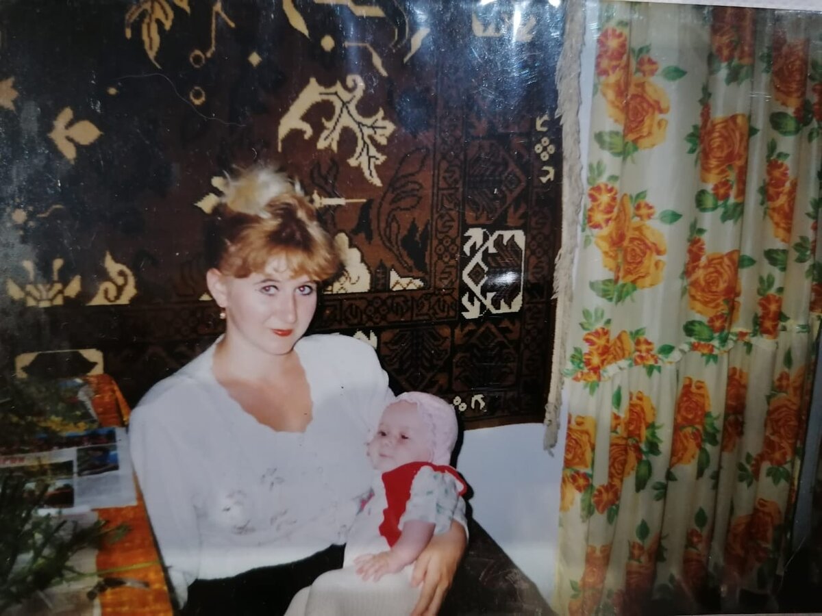 23 года назад.Я и моя дочка в квартире бабушки.