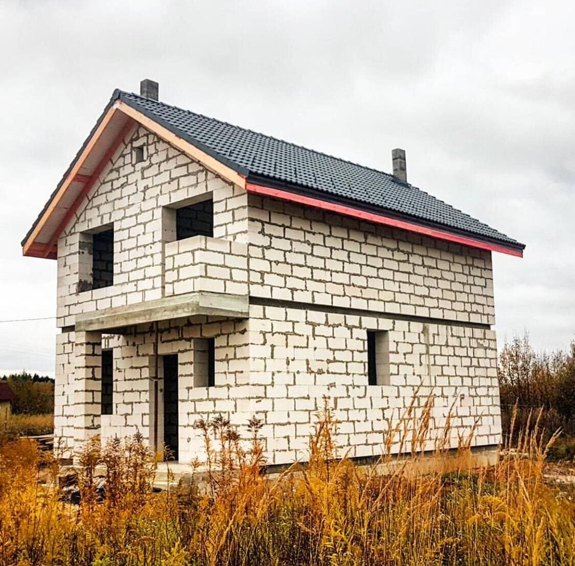 Строй дом новый. Дом из пеноблоков. Дом из газобетона. Дом пеноблок. Домик из пеноблоков.