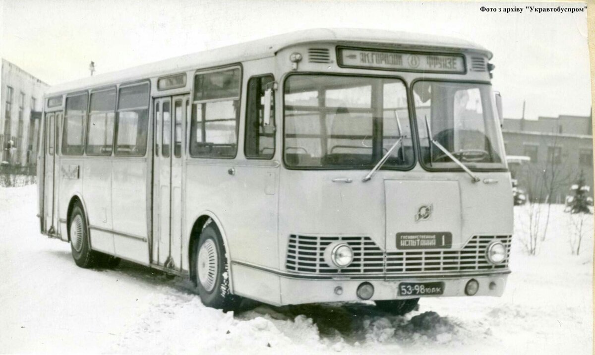 Так выглядел опытный ЛиАЗ-677. Очень похож на серийный ЛиАЗ-677.