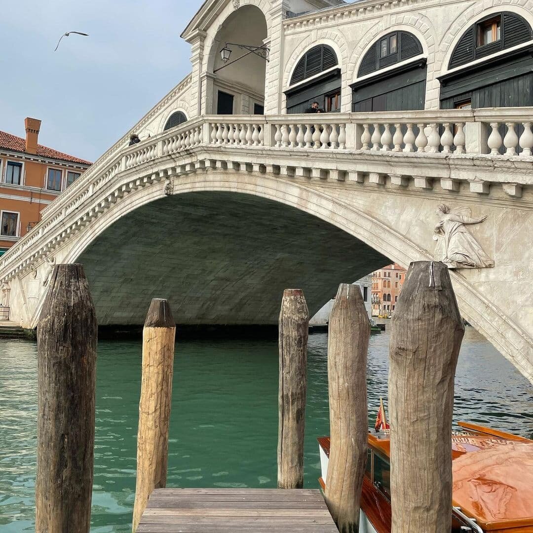 Традиция начинать год в марте была перенята ещё римлянами (скорее всего от греков). Изначально в году насчитывали только 10 месяцев. Римский царь Нума Помпилий упорядочил календарь, добавив ещё 2 месяца. На основе календаря Нумы появился впоследствии юлианский календарь. Юлий Цезарь перенёс начало года на 1 января.