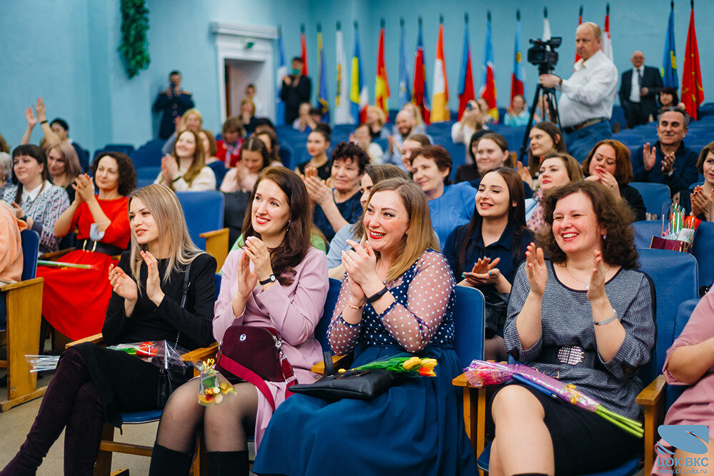 Творческая группа ЦОК ВКС поздравила дорогих женщин с Международным женским днем