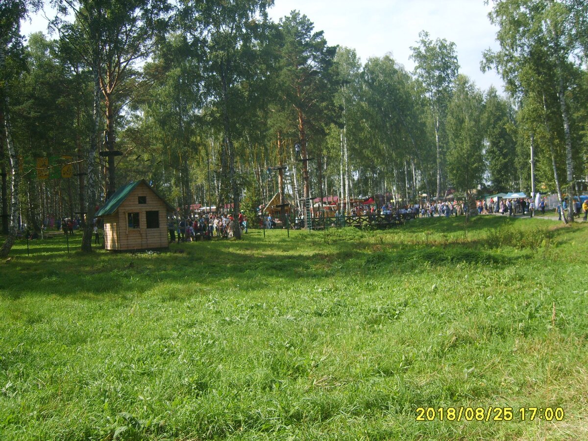 Нас встречает сельский  парк Околица