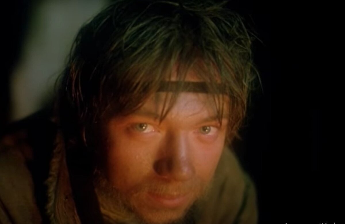 Источник: https://www.youtube.com/watch?v=4Ygjn7nPvbg . Левша со своими мастерами осматривают блоху.