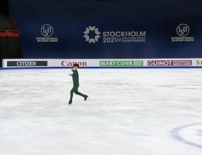 Юма Кагияма выполняет каскад 4Т+3Т в ПП на ЧМ-2021 (источник - 1tv.ru/sport) 
