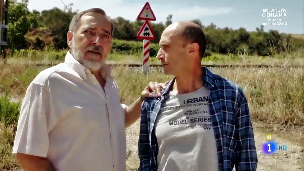 Кадр из сериала "Ольмос и Роблес"