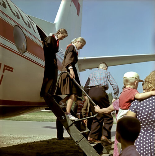 Экскурсия в первый опытный Ан-24 СССР-Л1959. Источник - ГП "Антонов".