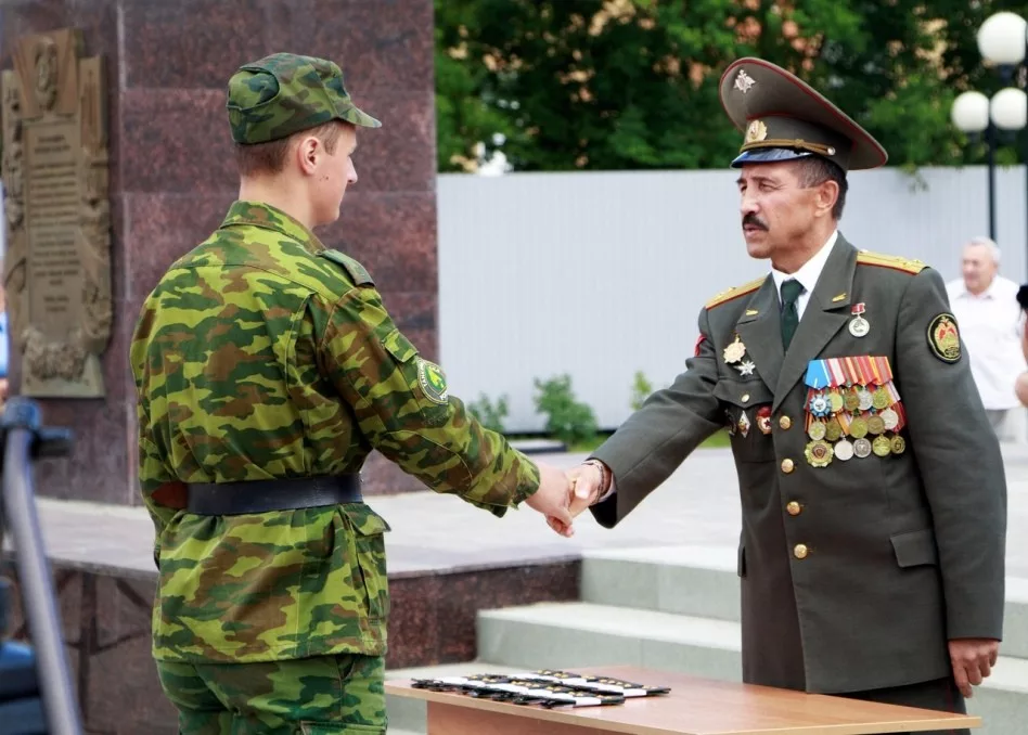 Про командиров. Награждение военнослужащих. Поощрение военнослужащих. Командир воинской части. Командир в армии