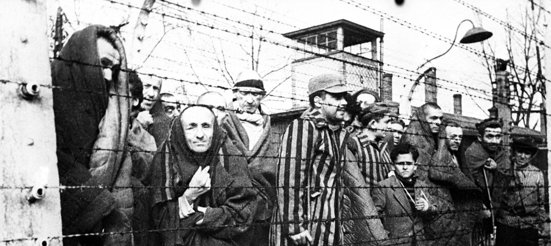 Пленный еврей. Холокост жертвы Холокоста. Кадры освобождения Освенцима.