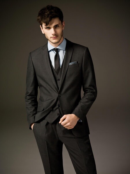 Похож на Николая Алексеевича. http://www.4shopping.ru/media/coll/2012/07/4610/river-island-4610-fall-winter-12-13-0073.jpg