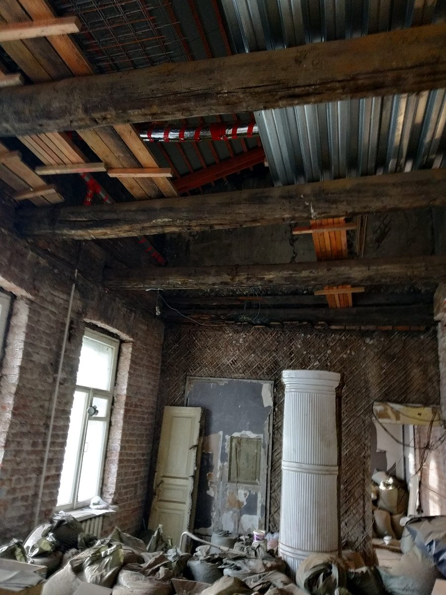 Все хотят сделать ремонт бюджетней и кое-что пытаются сделать своими руками.Желание похвальное,но вот в ремонте перекрытий это иногда травмо опасно и для Вас и для соседей.Остальное можете посмотреть здесь::https://daurovm.ru