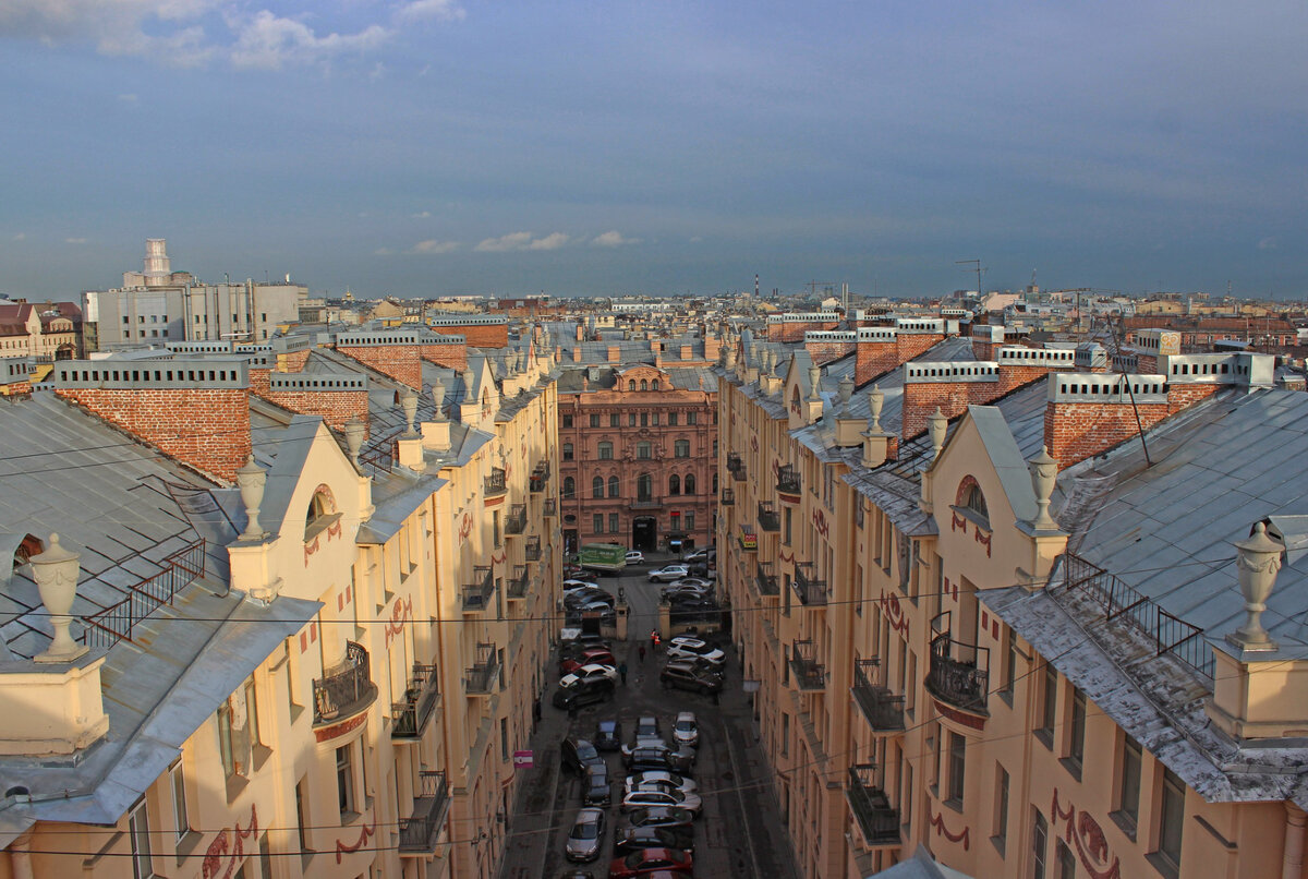 Завораживающий вид с крыш Санкт-Петербурга. Фото автора.