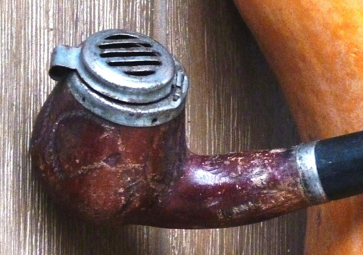 Автор: Derzsi Elekes Andor, CC BY-SA 3.0, https://commons.wikimedia.org/w/index.php?curid=95604635. Чаша с крышкой