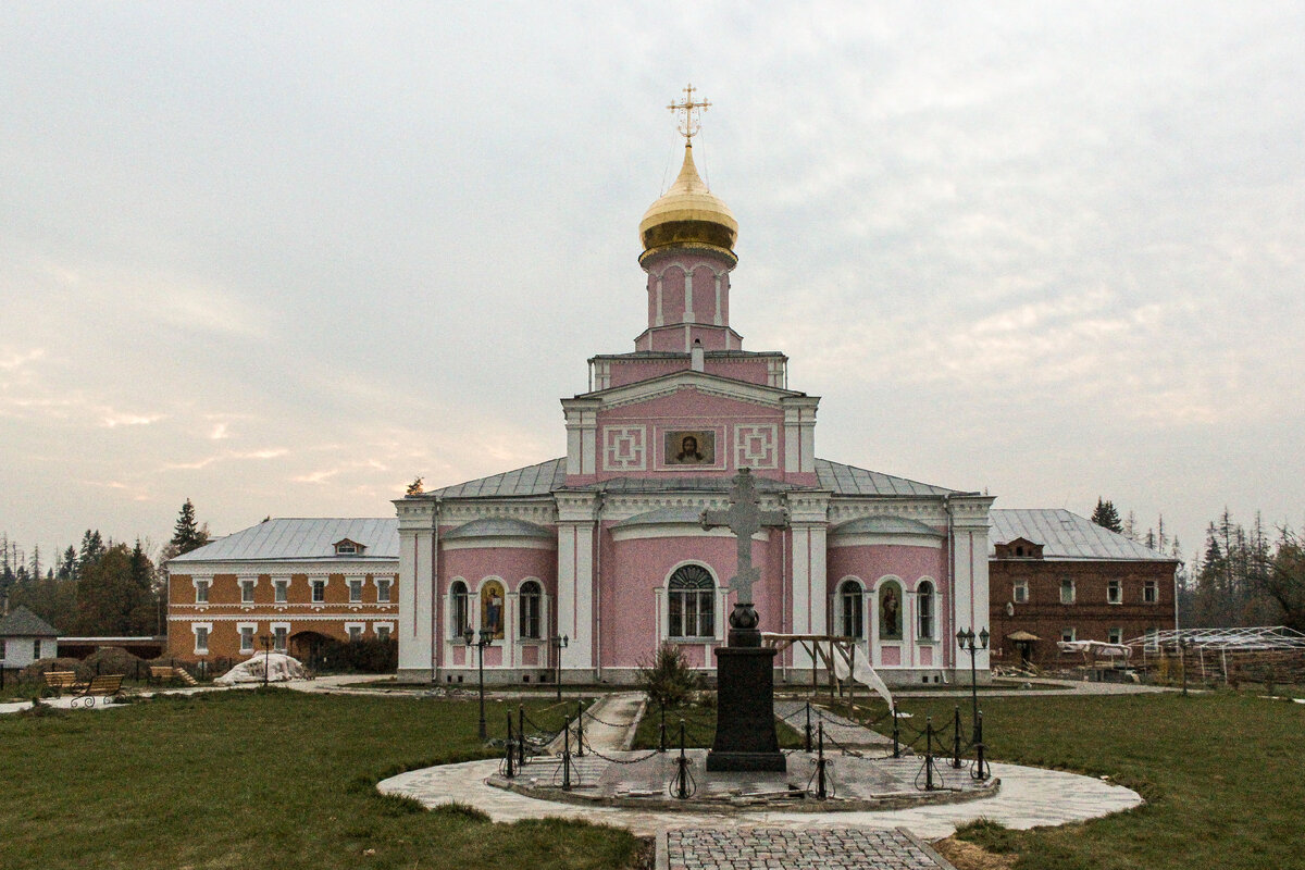 Троицкий собор, построенный в 1830-е годы