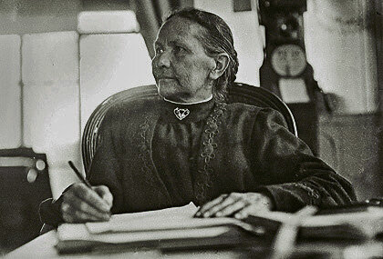 Фото архив. Маргарита Штайф за работой на фабрике