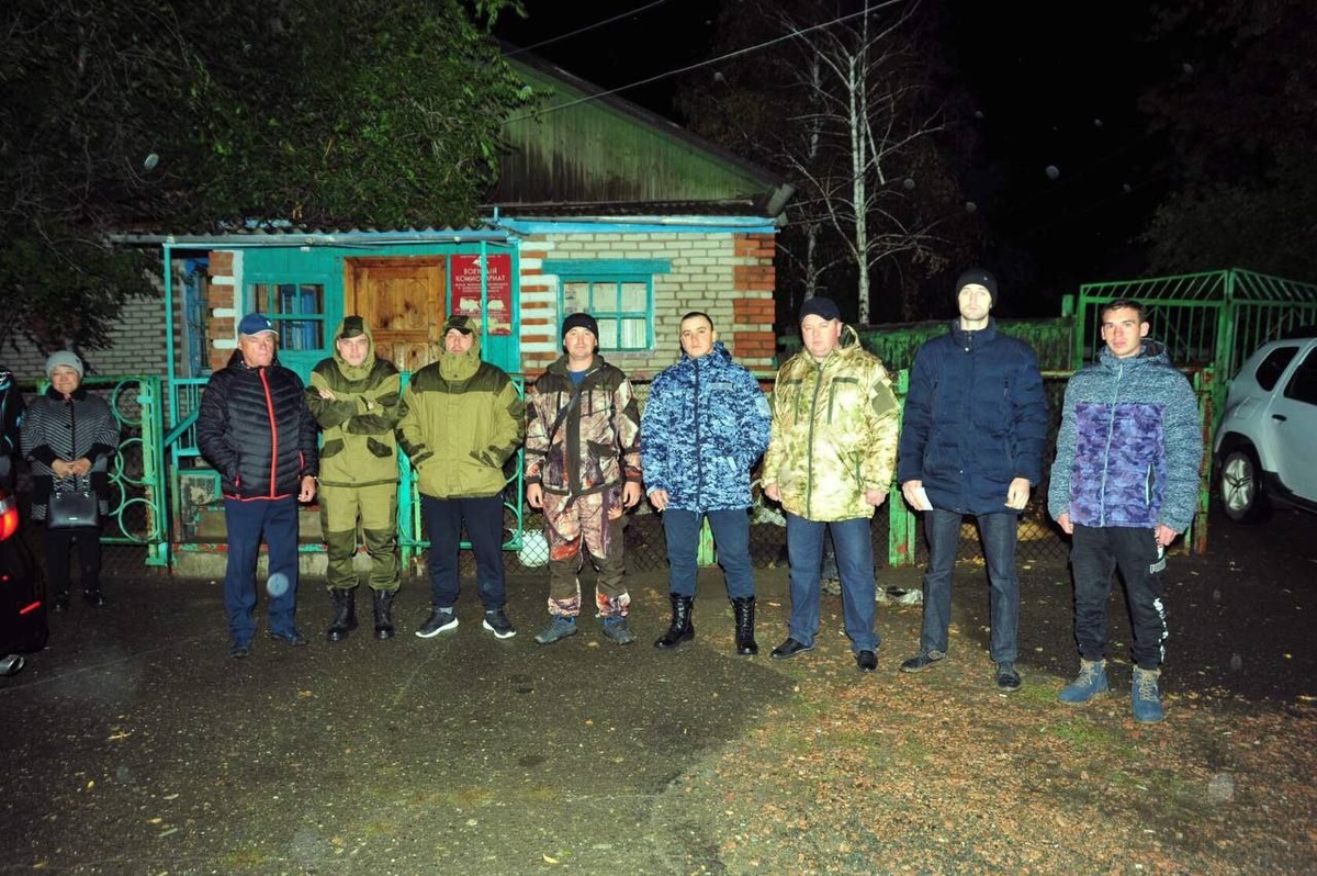    В Домбаровском районе сегодня отправили в учебку вторую группу резервистов Белов Михаил Александрович