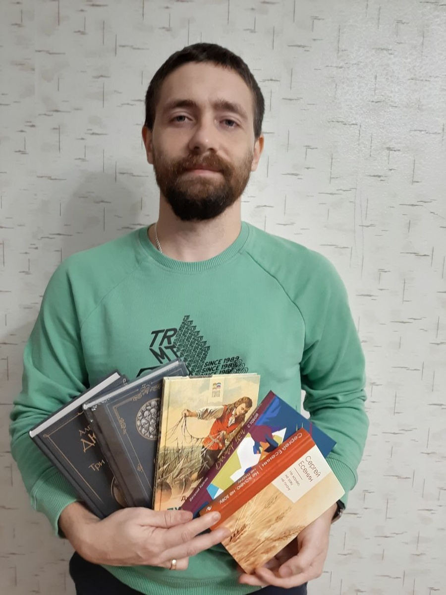 Книги от Дмитрия для Книжного павильона. Фото в свободном доступе