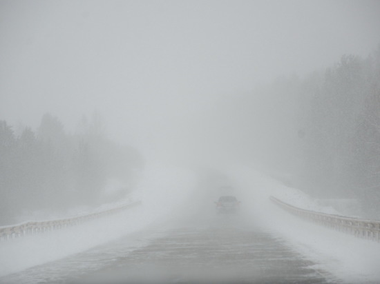     Из-за перепадов температуры на дорогах образовался гололед. Фото: "МК-Урал".
