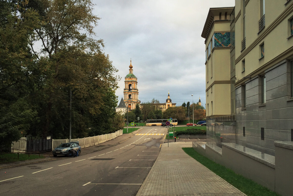 4-й Крутицкий переулок. Вид в центр, на Новоспасский монастырь