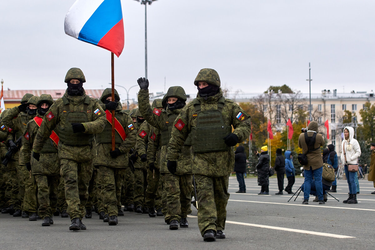 Generation 24. Украинские и российские солдаты на параде. Парад солдаты в офисе. Мальчики Юнармия на параде.