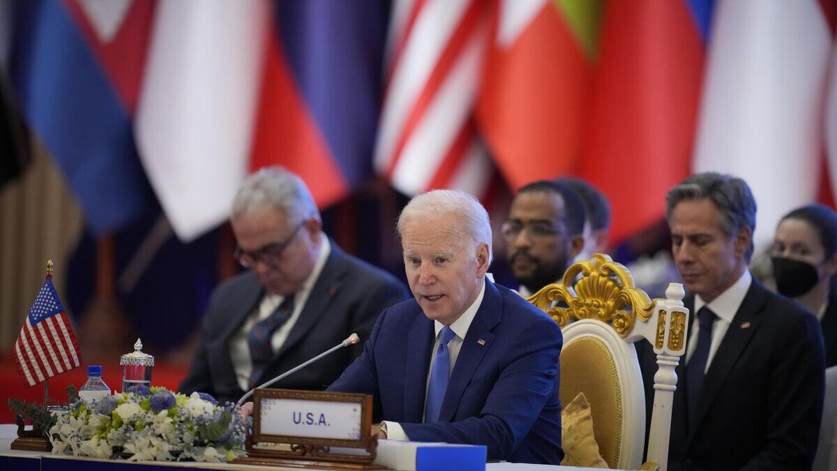    Президент США Джо Байден во время выступления на саммите АСЕАН в Пномпене© AP Photo / Vincent Thian