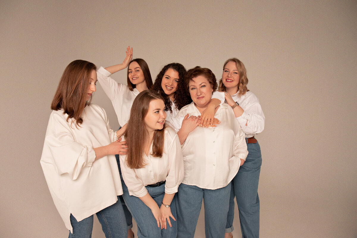 Команде бренда плюс-сайз ODEVAIWEAR