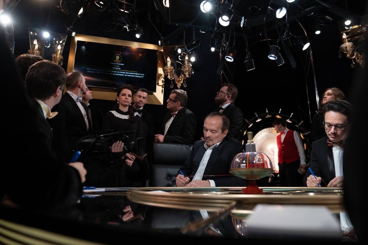 Команда Андрея Козлова. За столом(слева направо): Михаил Скипский, Андрей Козлов, Михаил Мун.