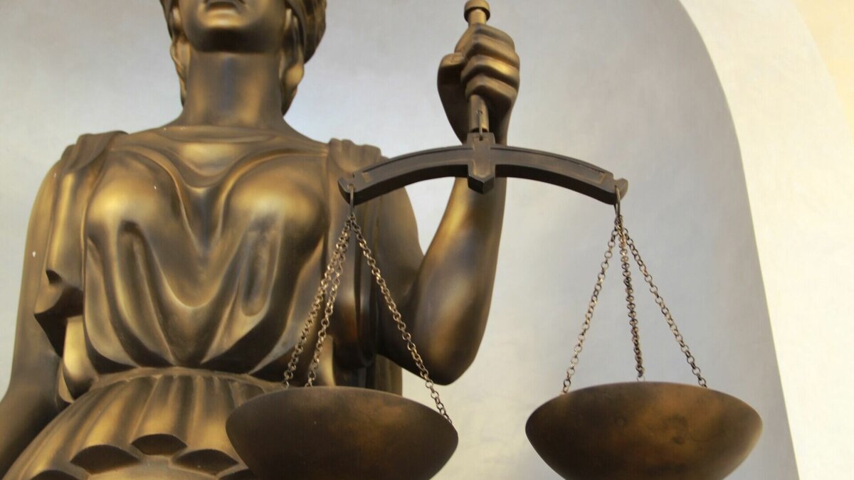     Жителя Тюмени приговорили к трем годам условного срока за контрабанду. Тюменец пытался с помощью транспортной компании «СДЭК» отправить покупателю из Казахстана ночной стрелковый прицел.