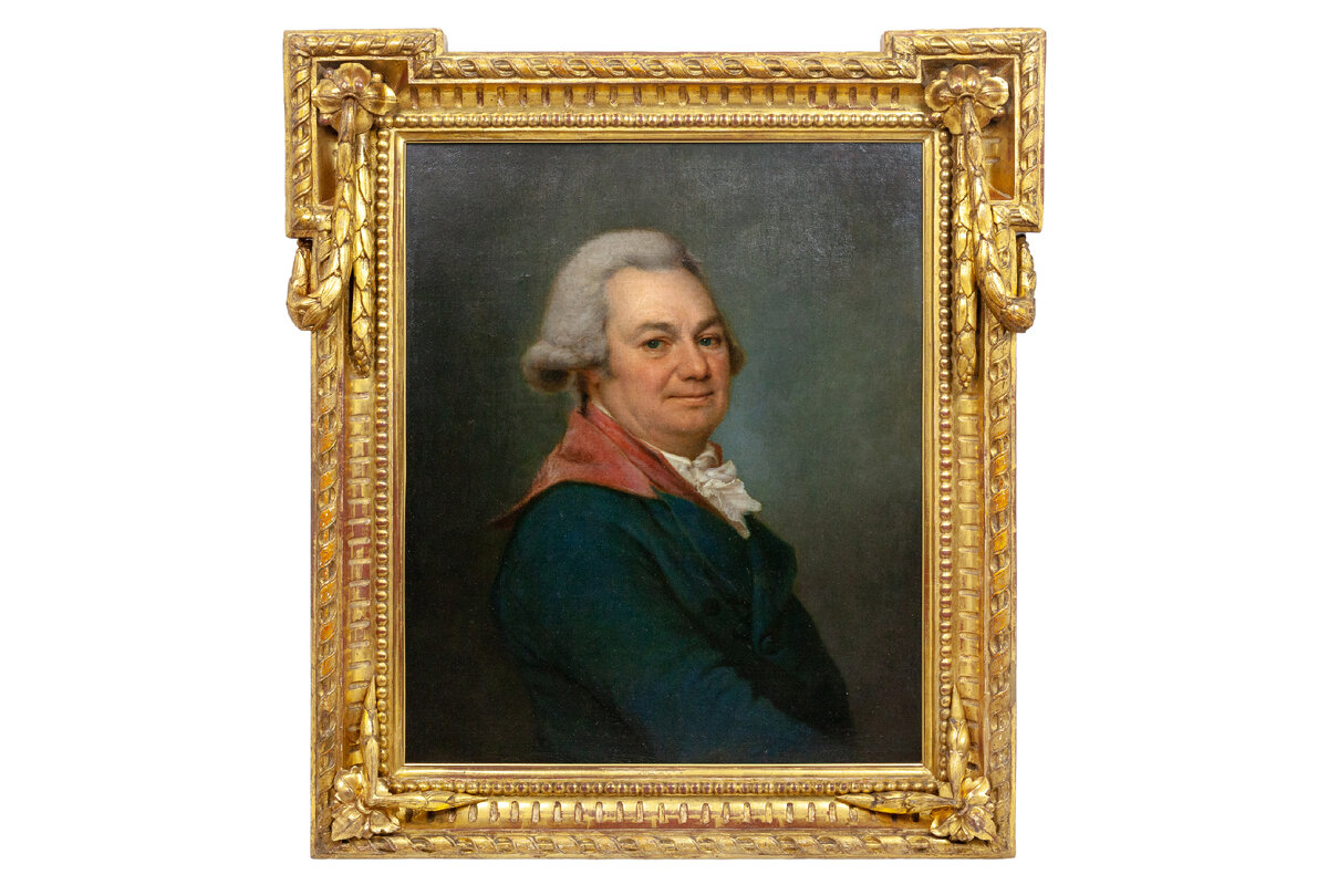 Левицкий Дмитрий Григорьевич (1735–1822).  Портрет неизвестного в рединготе с красным воротником,   1790-е.     Холст, масло.   Представляет Собрание Елены Шавыриной, Москва