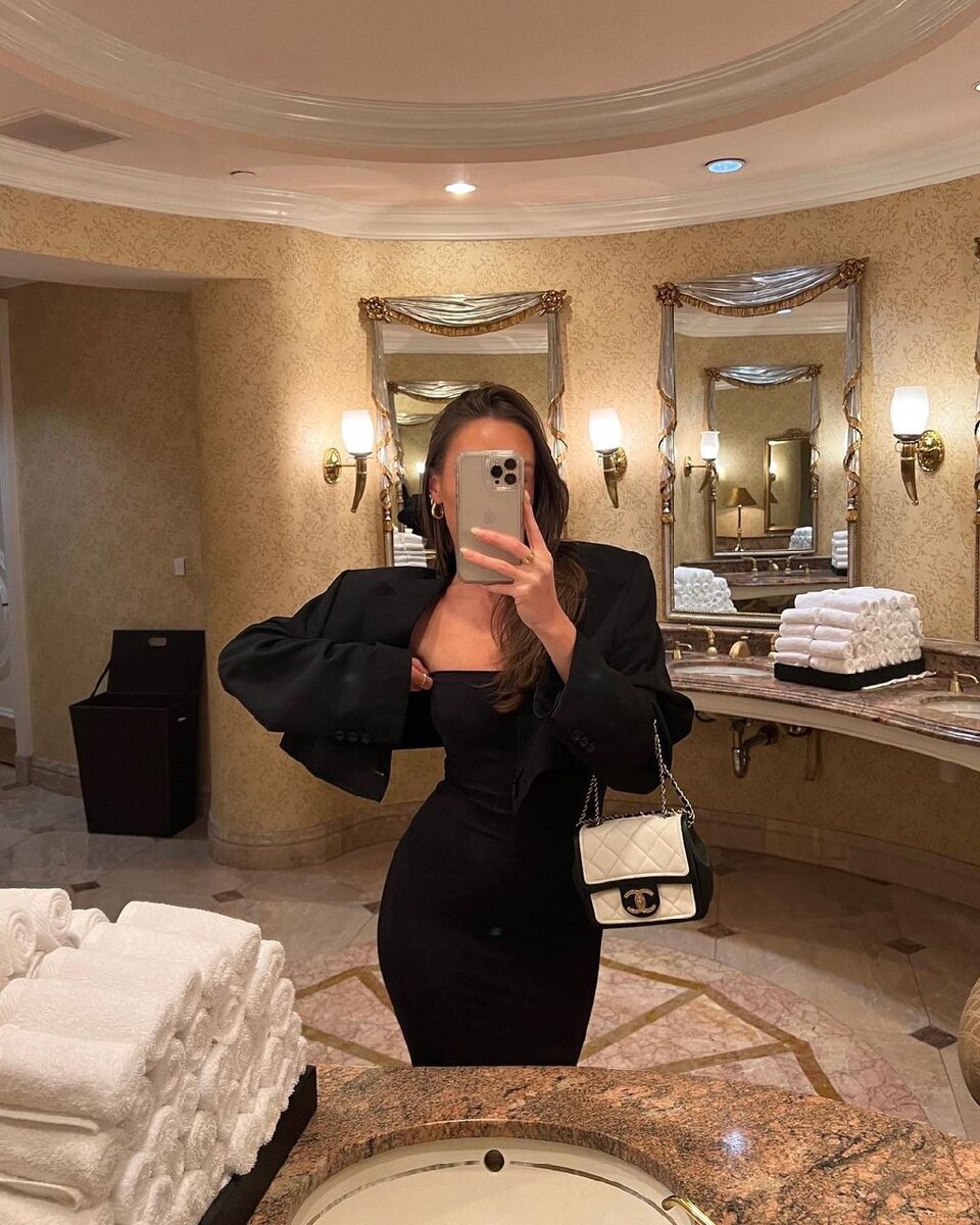    Пиджак поможет обыграть образ@emmaleger