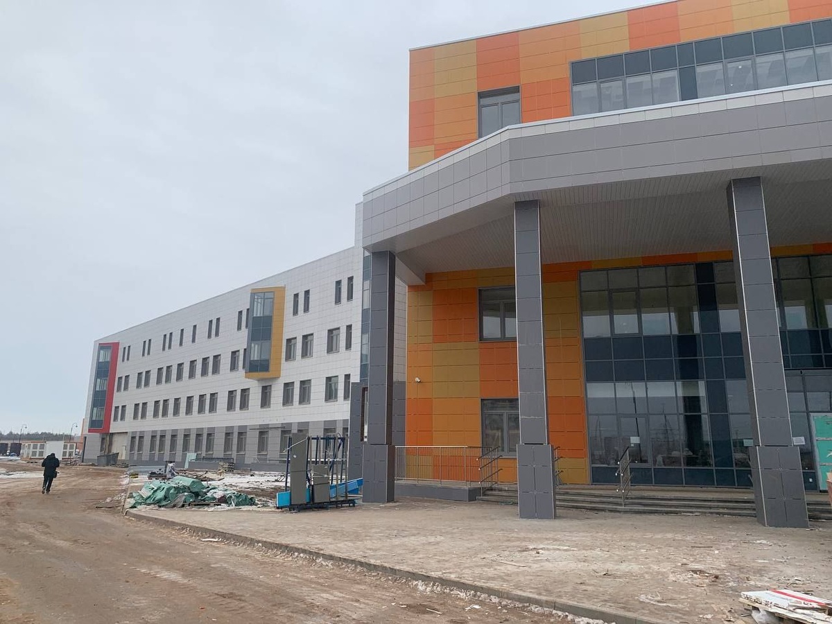  📷    Татьяна Савинова провела оперативное совещание в новой Детской областной больнице Марина Шарт