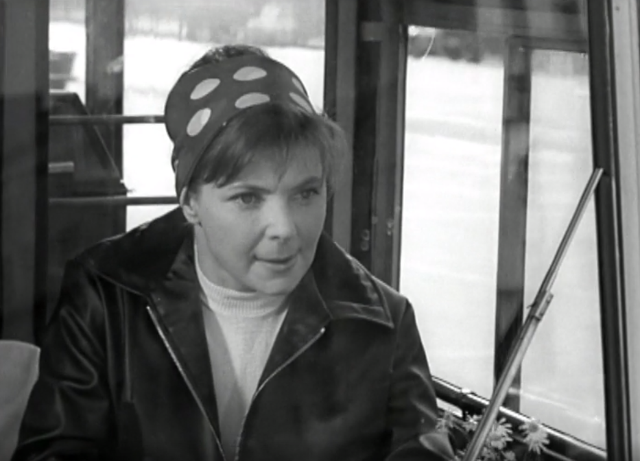 Кадр из кинофильма "Берегись автомобиля", 1966 г., режиссер Эльдар Рязанов, сценаристы Эмиль Брагинский, Эльдар Рязанов, композитор Андрей Петров  (скриншот)