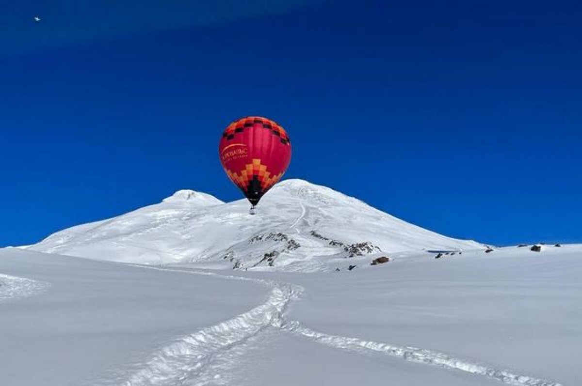   Первый в истории полёт аэростатов через Эльбрус стартовал 21 декабря