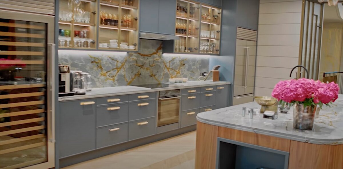    Кухня в доме Ксении Собчак Фото: YouTube