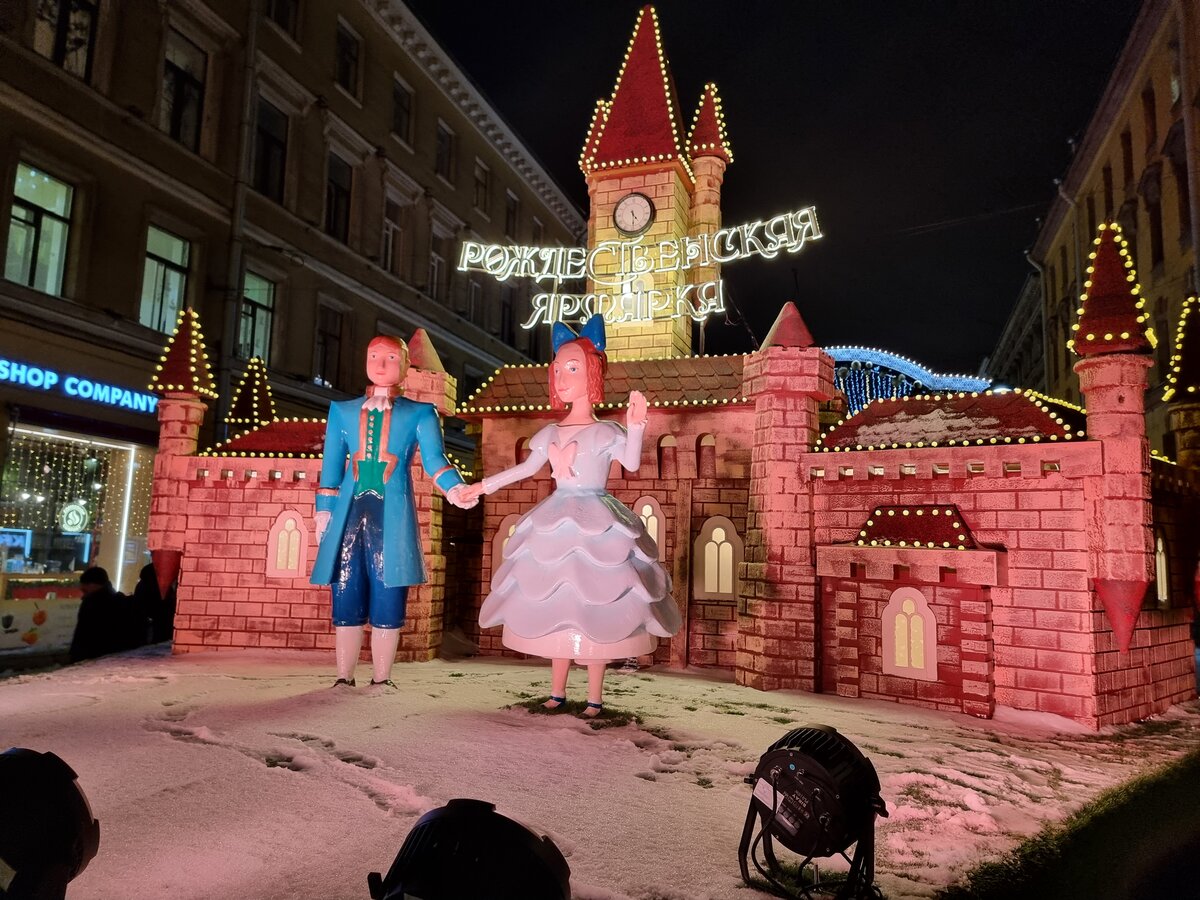 новогодняя малая садовая ярмарка манежная. рождественская ярмарка в спб на манежной площади. рождественская ярмарка на манежной площади. выставка на манежной площади. ярмарка на московской площади спб 2023 новогодняя.