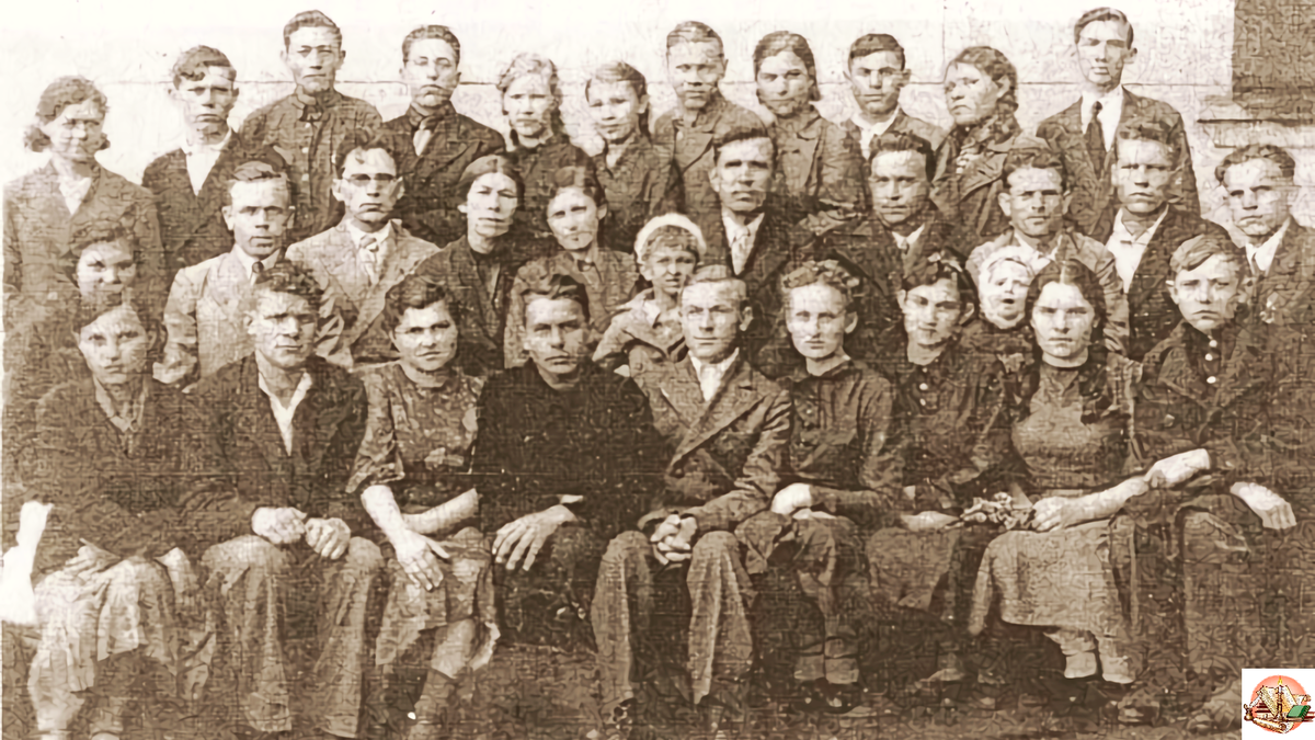 Молодая гвардия 1942. Молодая гвардия 1941. Фото молодой гвардии 1942.