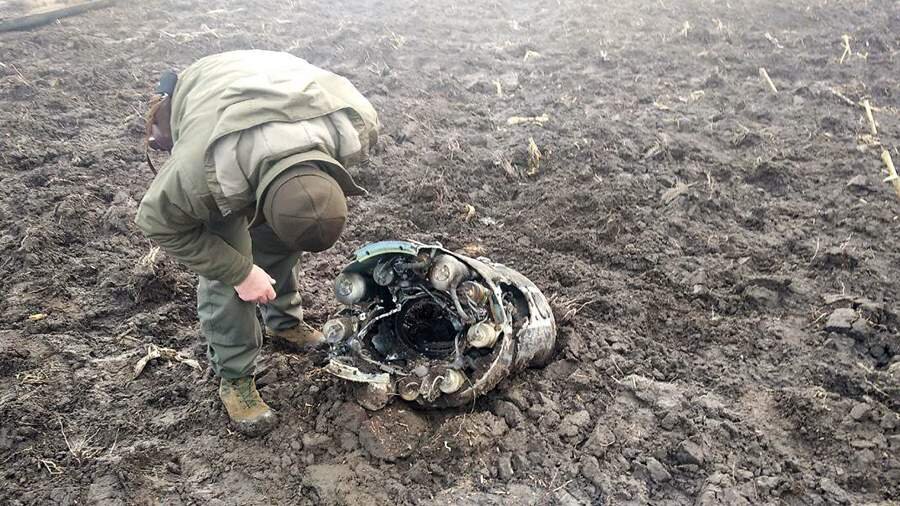Остатки чего -то такого непонятного упали на поле.  фото: картинки  яндекса.