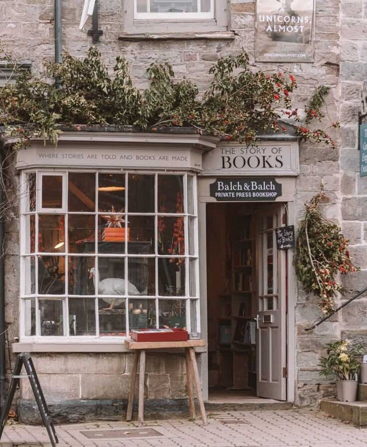 Автор: What's Hot