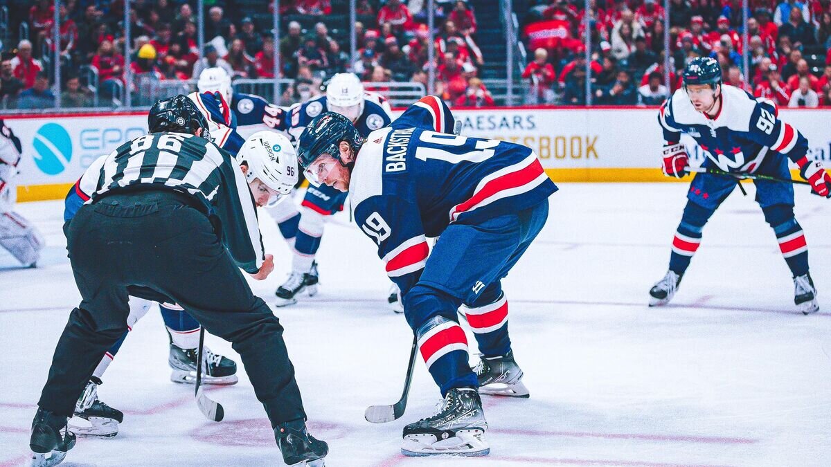    Эпизод матча "Вашингтон Кэпиталз" - "Коламбус Блю Джекетс"© Фото : twitter.com/capitals