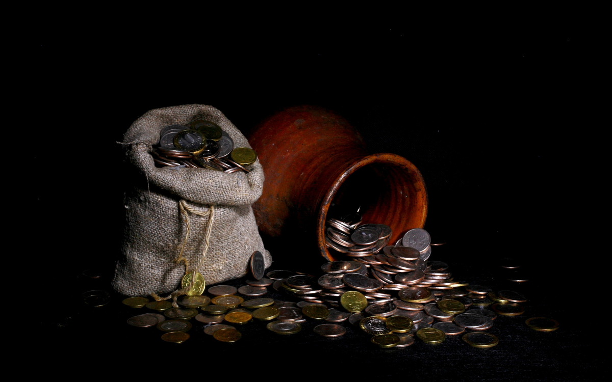 Источник фото: https://img2.fonwall.ru/o/aa/dengi-kompoziciya-monety.jpg