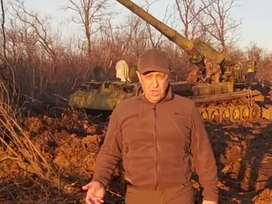     фото: Евгений Пригожин с ЧВК "Вагнер" под Артемовском. кадр видео, источник: соцсети