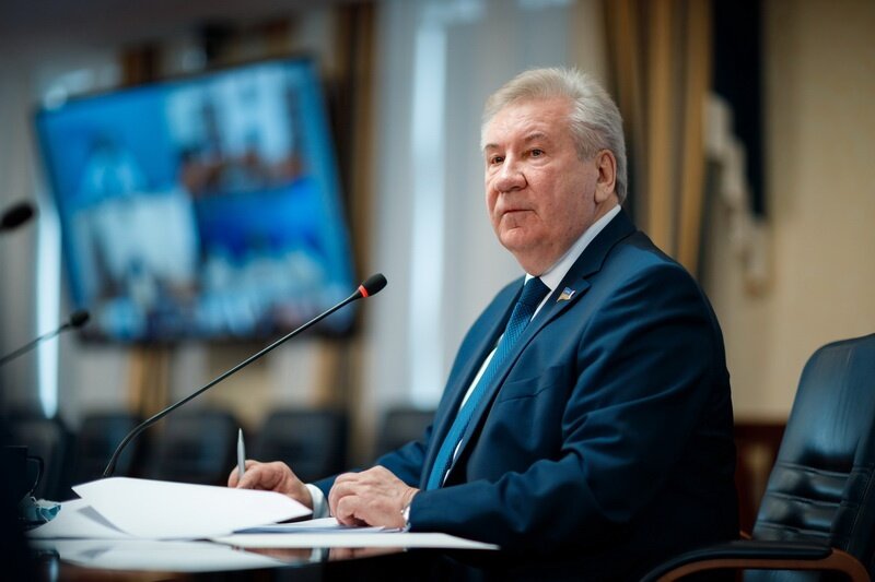    На реализацию наказов избирателей в Югре направлены более 300 миллионов рублей