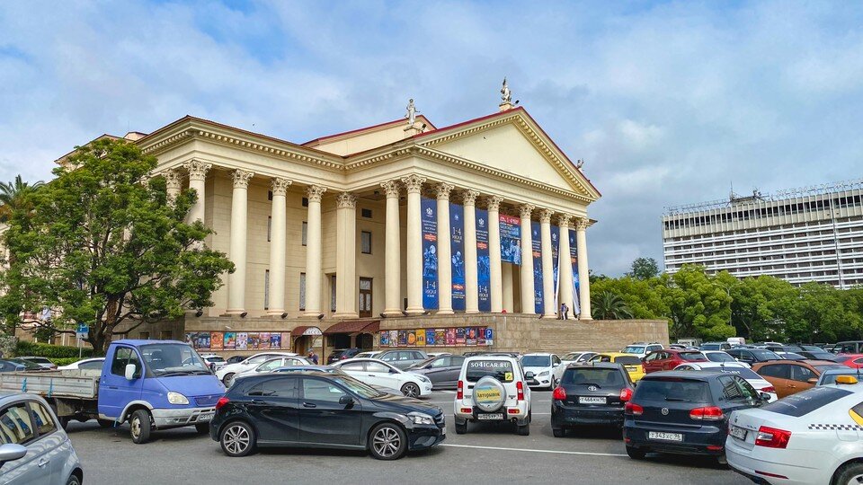     Здание Зимнего театра в Сочи. Олег УМАРОВ