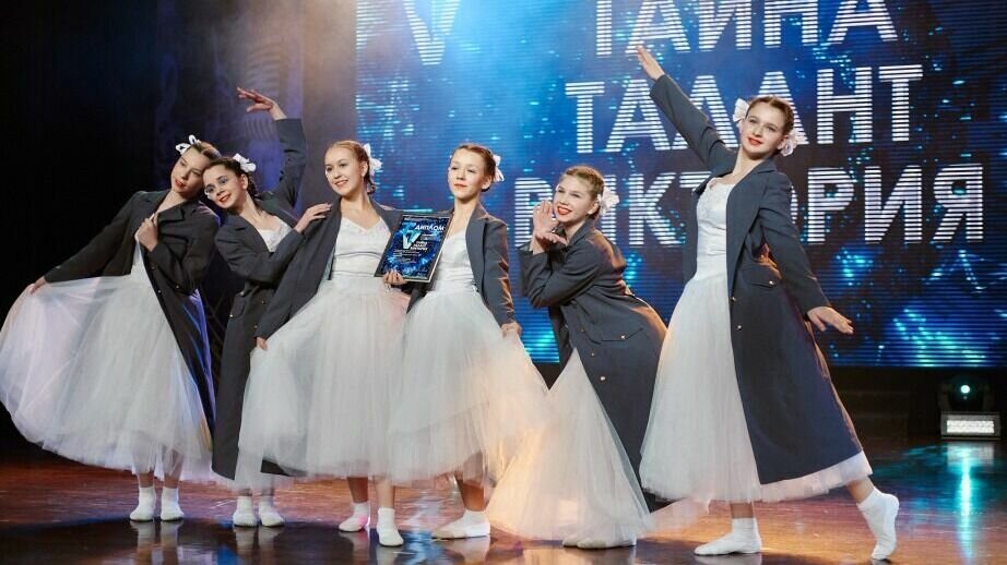     Это ежегодный XXXI региональный конкурс молодых исполнителей эстрадной песни и танца. Участие в нём принимают любительские коллективы и солисты из Хабаровского края и ЕАО — всего около 300 человек.