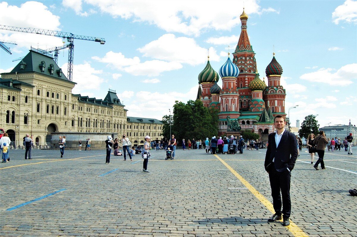 Красная площадь. Кремль люди. Люди на красной площади. Москва люди красная площадь.