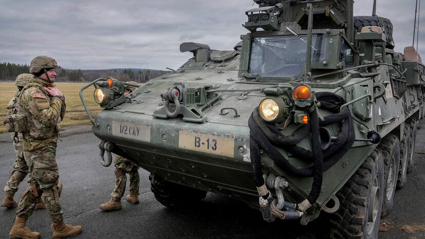     Американский бронетранспортёр Stryker, поставка которых включена в новый пакет военной помощи Киеву AP Michael Probst
