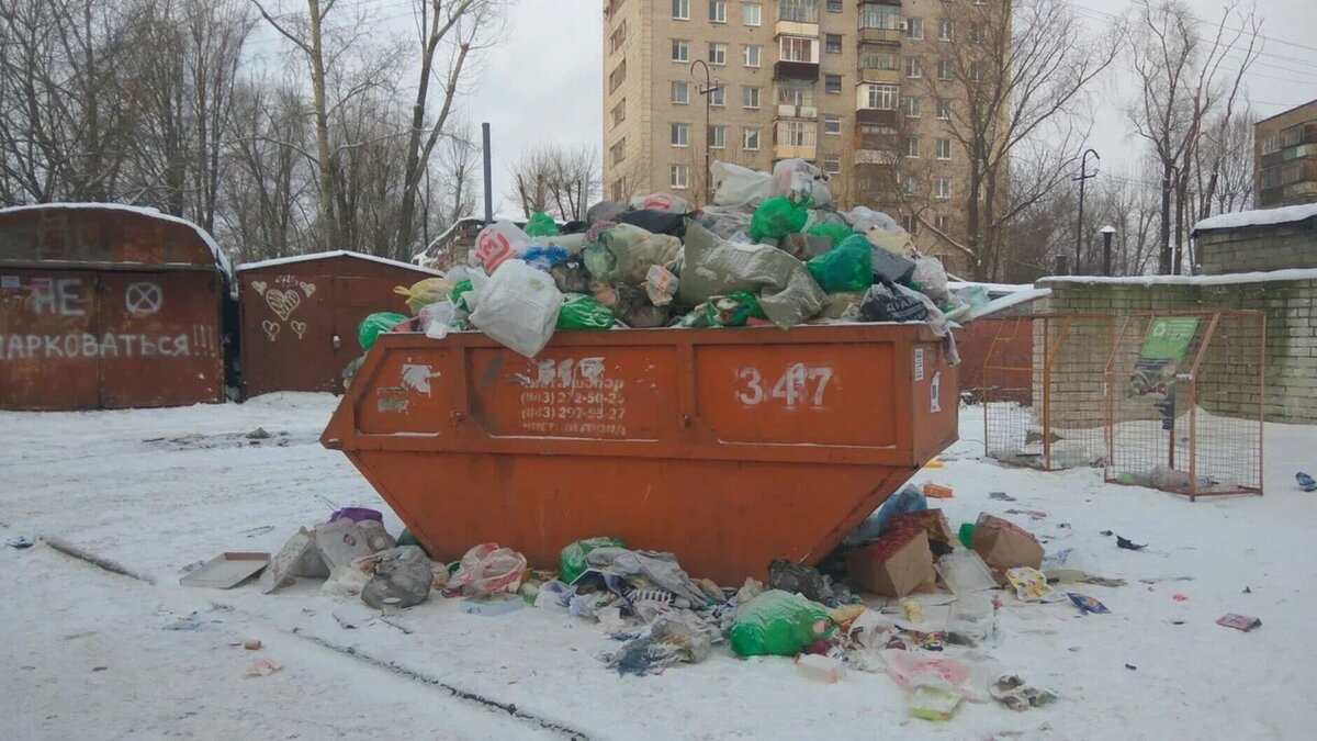     В 2022 году Кировский и Московский районы Казани потратили 2 млн рублей на борьбу с незаконными свалками. Расчистить удалось более 200 тысяч «кубометров» территорий. Об этом заявил первый заместитель главы администрации этих районов Ильсур Хисматуллин.