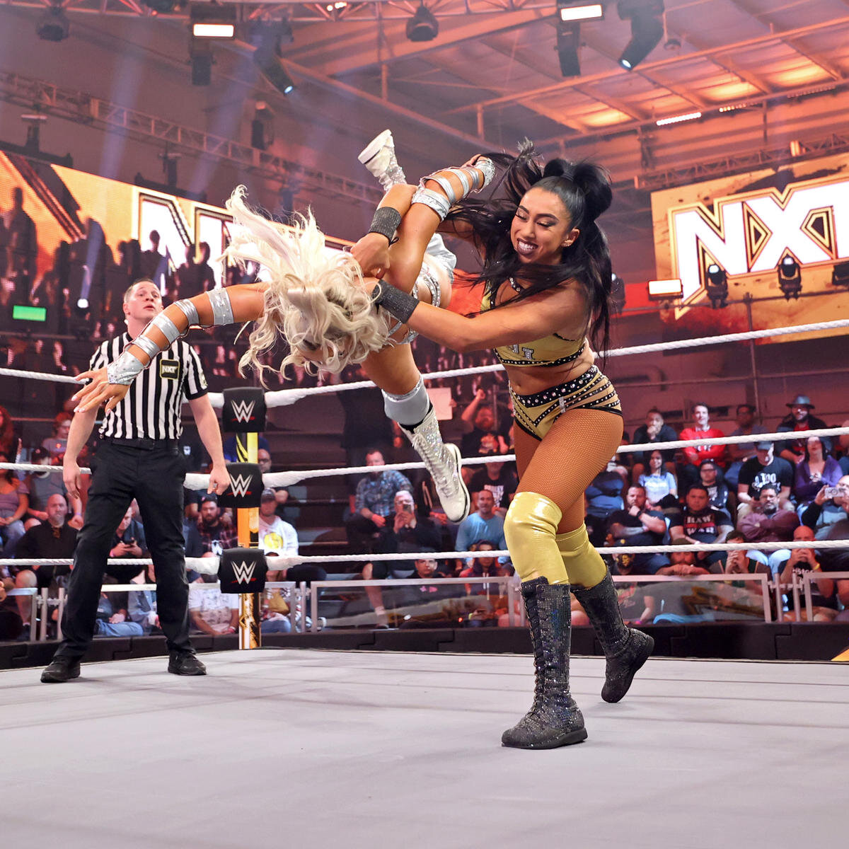 Инди Хартвелл бросает Тиффани Страттон