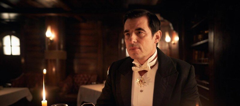 Кадр из сериала «Дракула», реж. Джонни Кэмпбелл, Пол Макгиган, Дэймон Томас