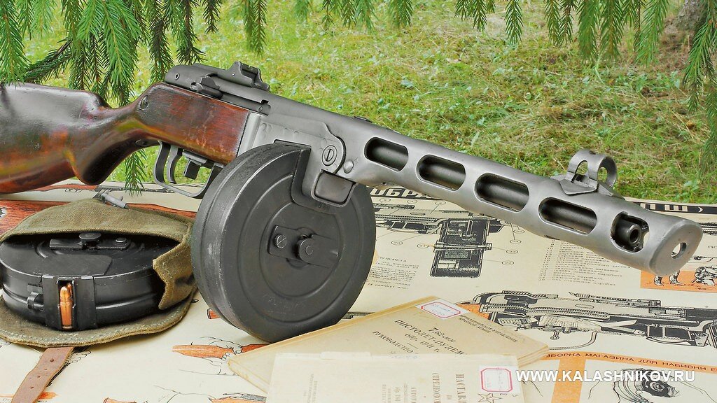 Пистолет-пулемёт ППШ-41 с дисковыми магазинами, изготовленный в Вятских Полянах. Фото Михаила Дегтярёва 