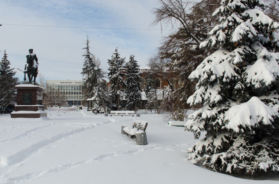     Библиотека имени Горького приглашает на «День влюбленных в книгу!». Геннадий БИСЕНОВ